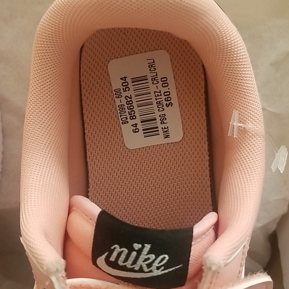 Tennis shoes - Picture 3 of 4